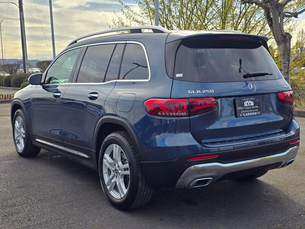 Used 2023 Mercedes-Benz GLB 250 4MATIC w/ Premium Package image 4