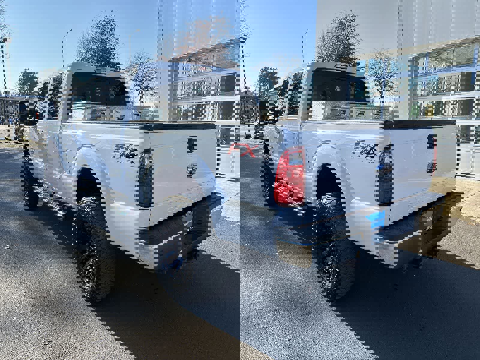 Used 2016 Ford F250 Lariat w/ Lariat Ultimate Package image 3