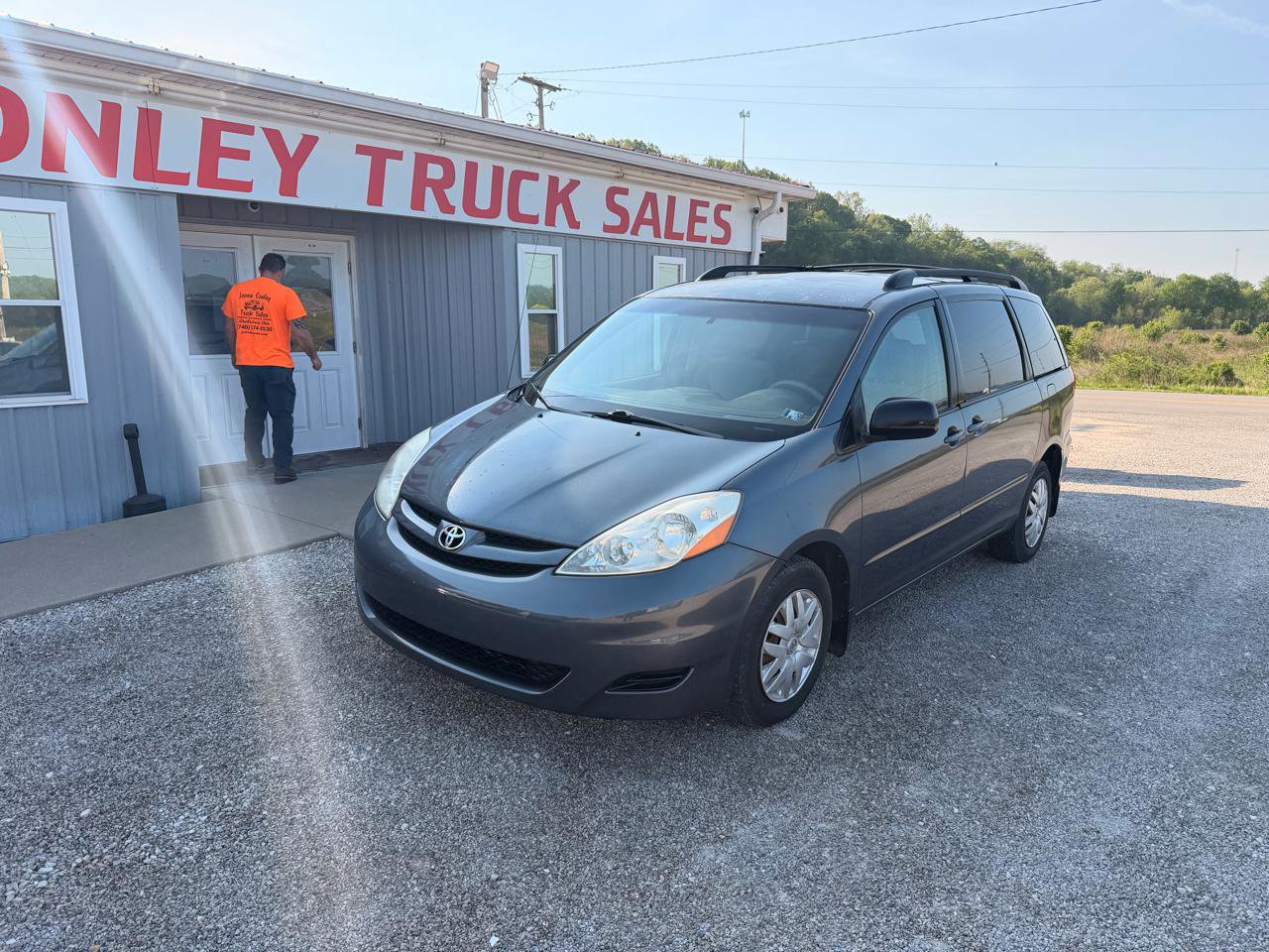 Used 2010 Toyota Sienna CE FWD image 3