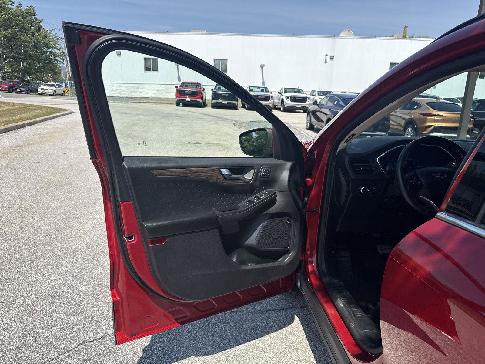 Used 2020 Ford Escape Titanium AWD/4WD image 14