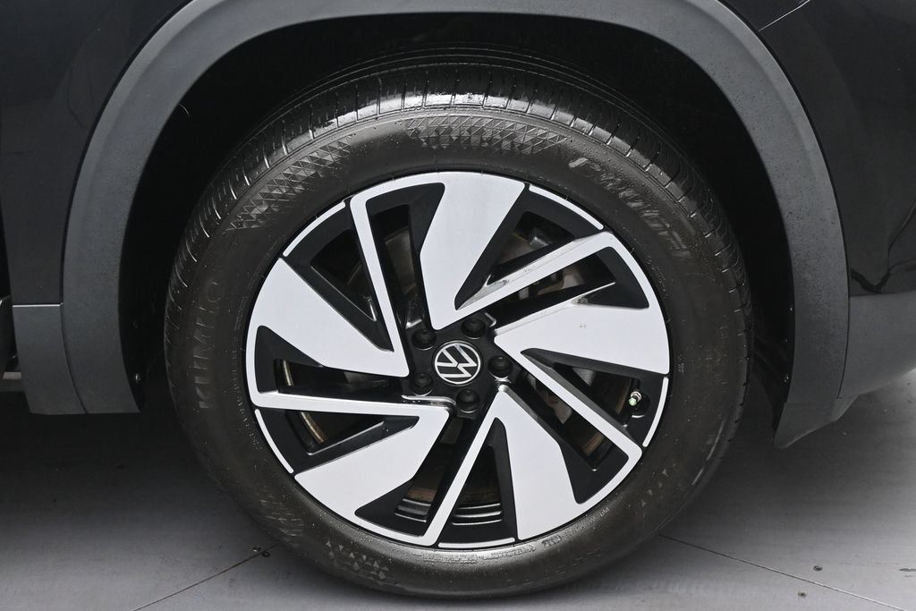 Used 2024 Volkswagen Atlas SE w/ Panoramic Sunroof Package FWD image 36
