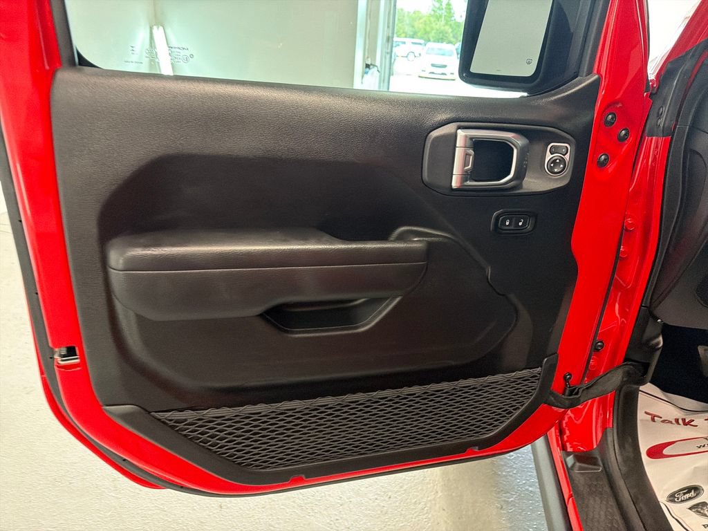 Used 2025 Jeep Wrangler Unlimited Rubicon 4xe w/ Convenience Group AWD/4WD image 13