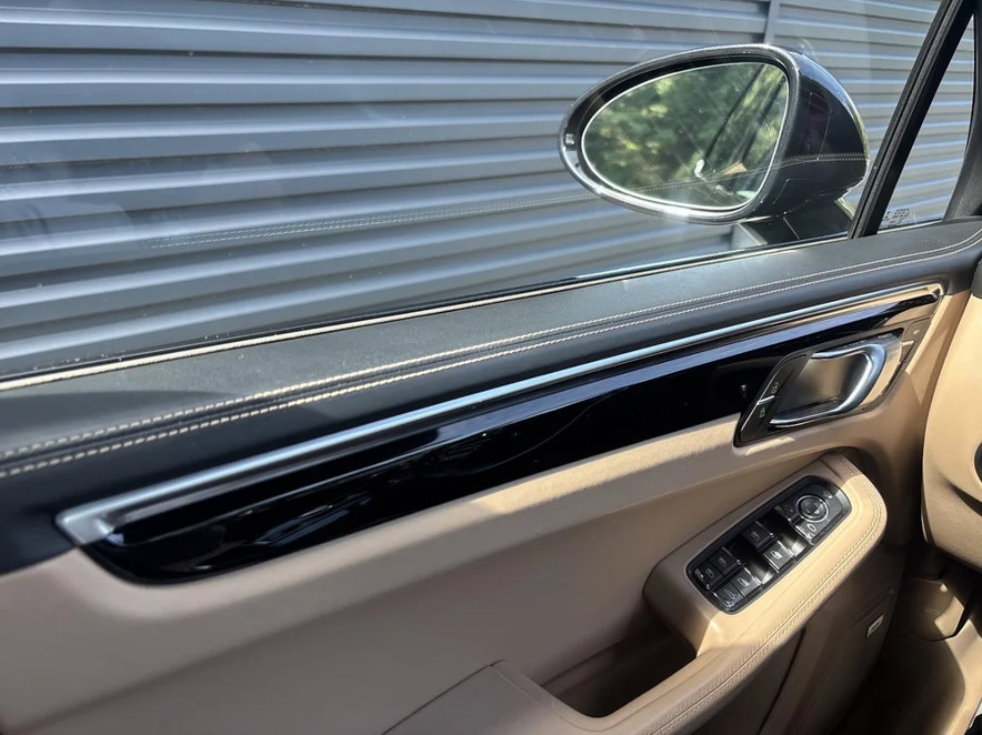 Certified 2023 Porsche Macan S AWD/4WD image 23