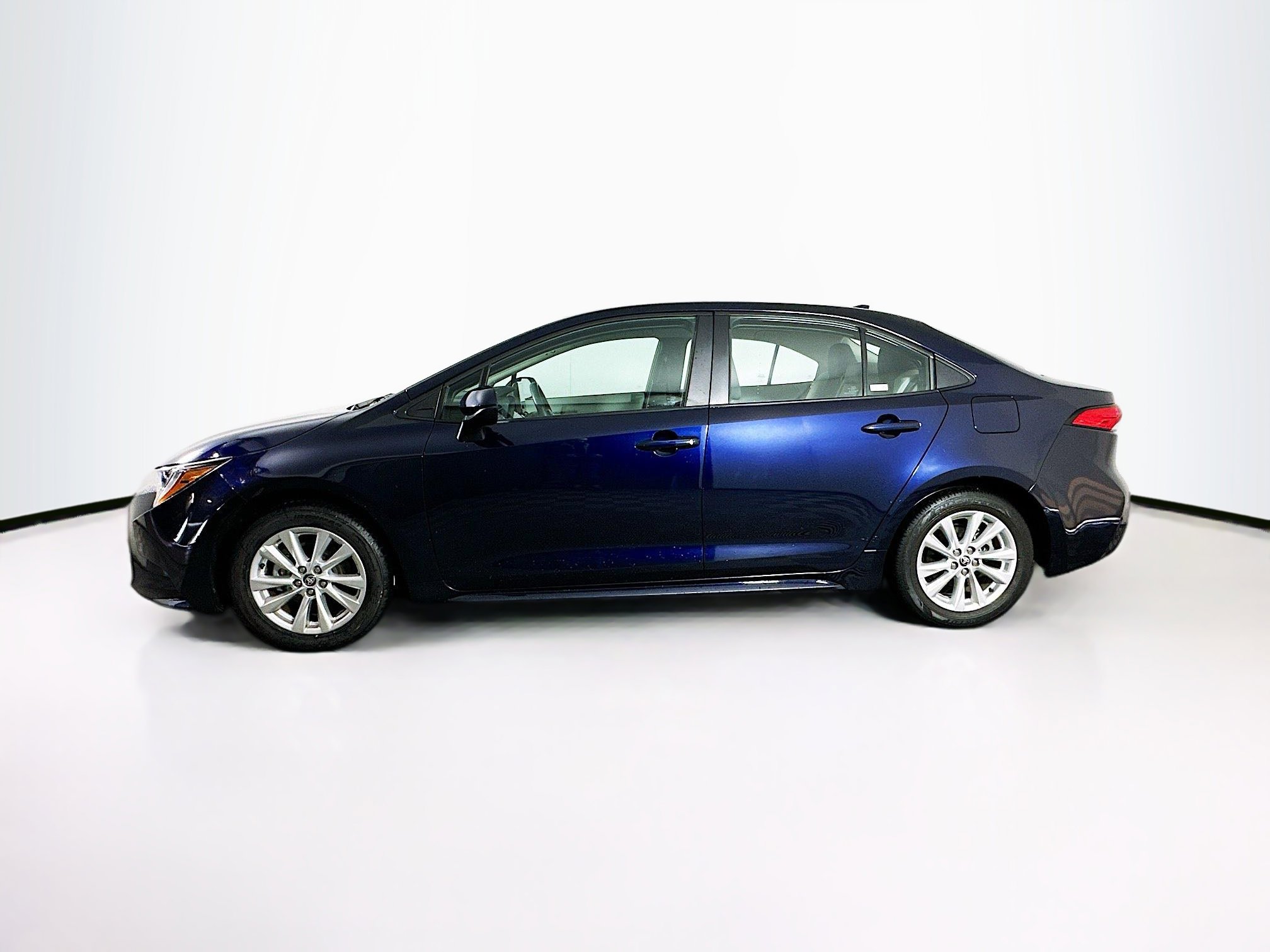 Used 2023 Toyota Corolla LE w/ LE Convenience Package image 4