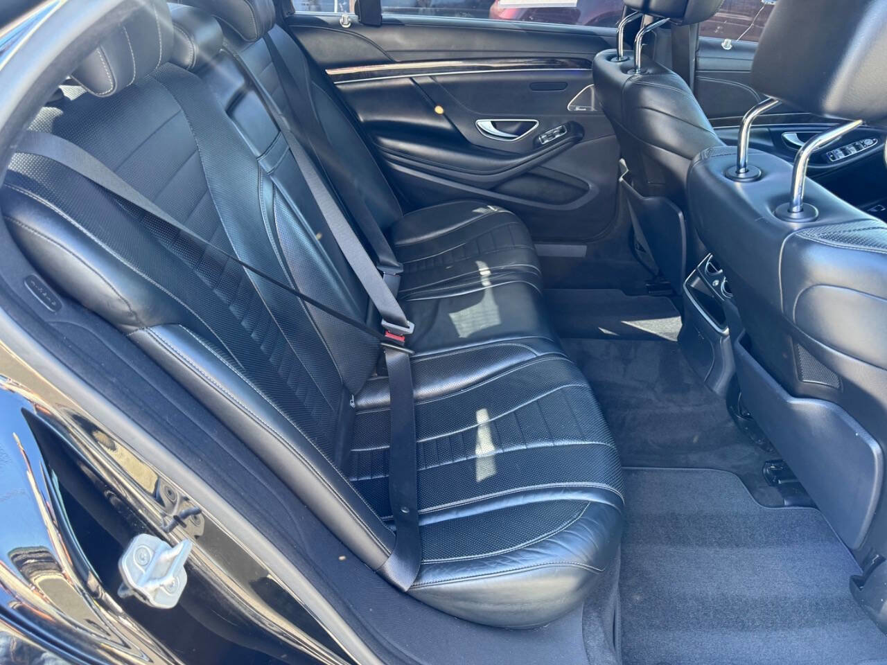 Used 2015 Mercedes-Benz S 550 Sedan image 30