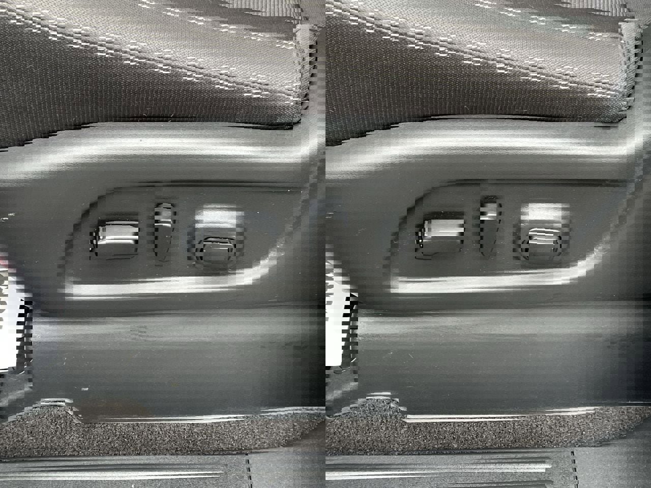 Used 2021 Nissan Titan SV w/ SV Convenience Package image 28