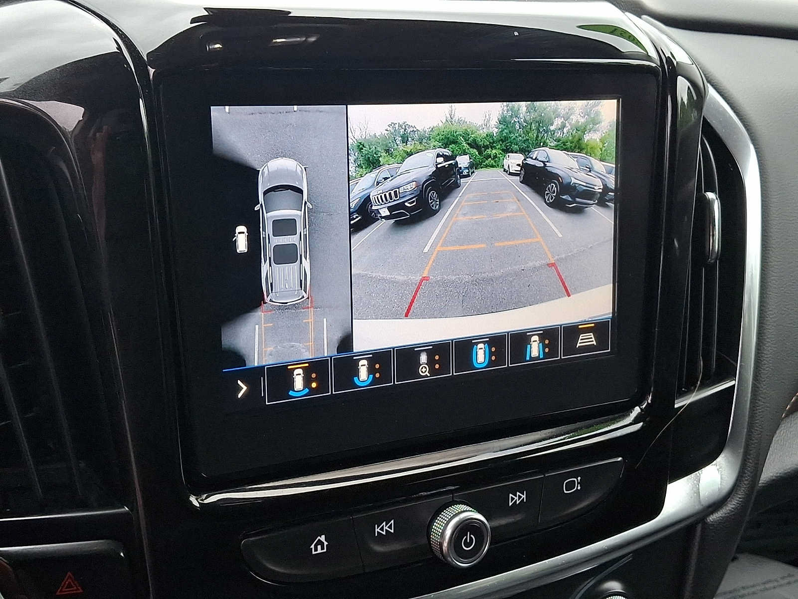 Used 2021 Chevrolet Traverse LT w/ LT Premium Package AWD/4WD image 19