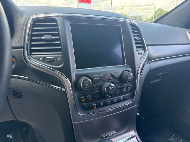 Used 2018 Jeep Grand Cherokee Limited AWD/4WD image 18