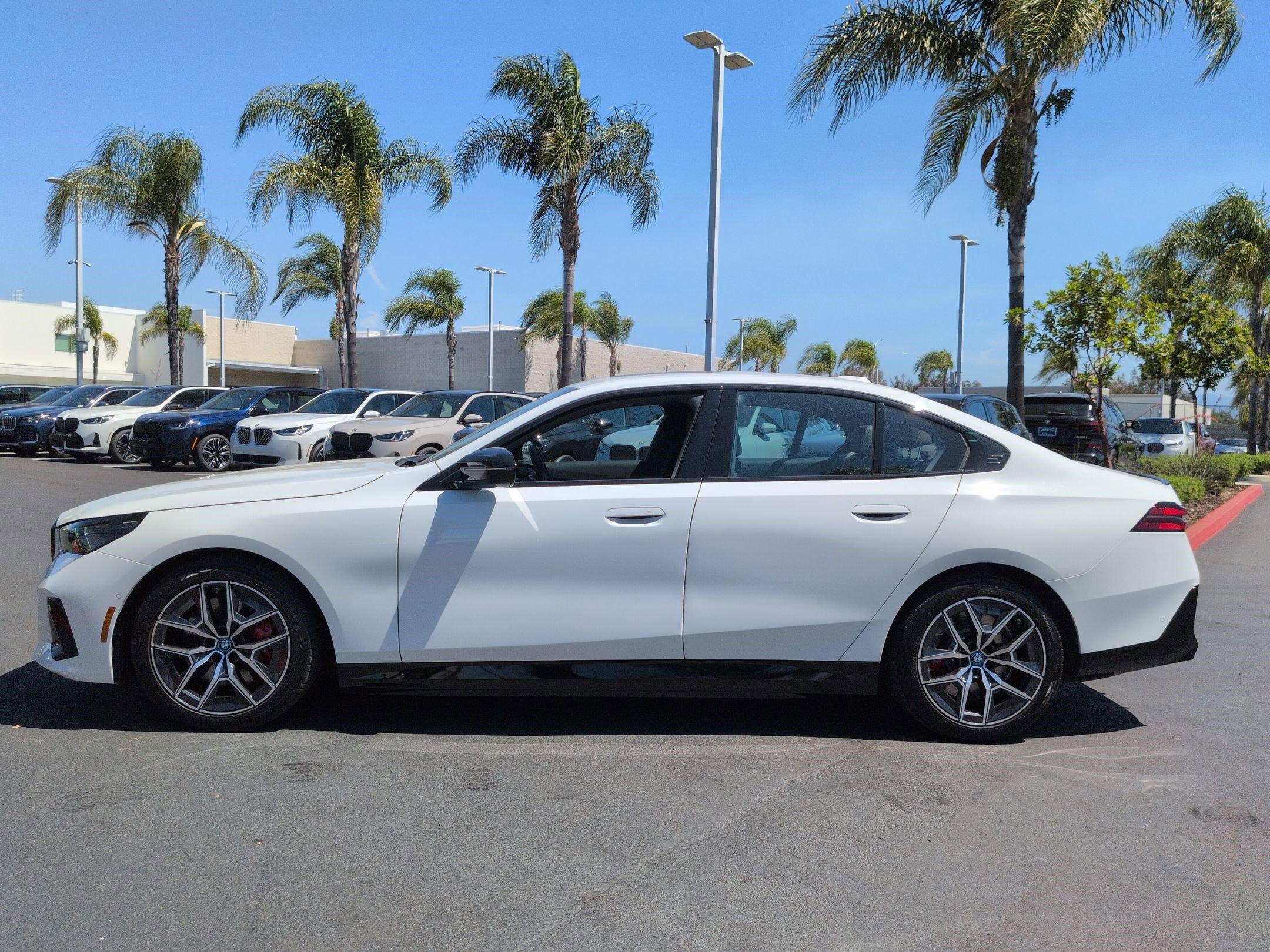 Used 2025 BMW i5 M60 w/ Premium Package image 7