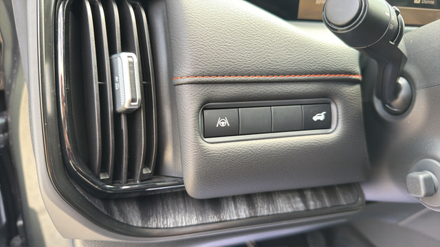 Used 2025 Nissan Armada PRO-4X AWD/4WD image 19