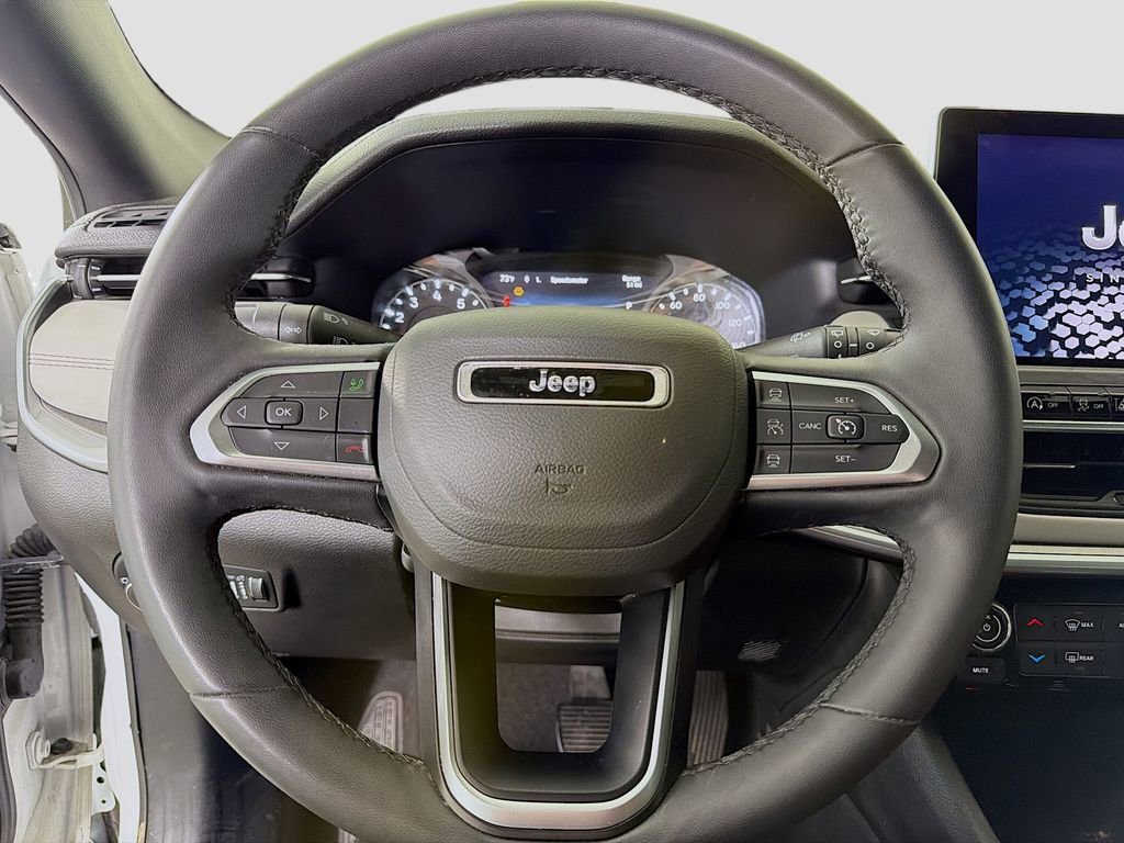 Used 2025 Jeep Compass Limited AWD/4WD image 14