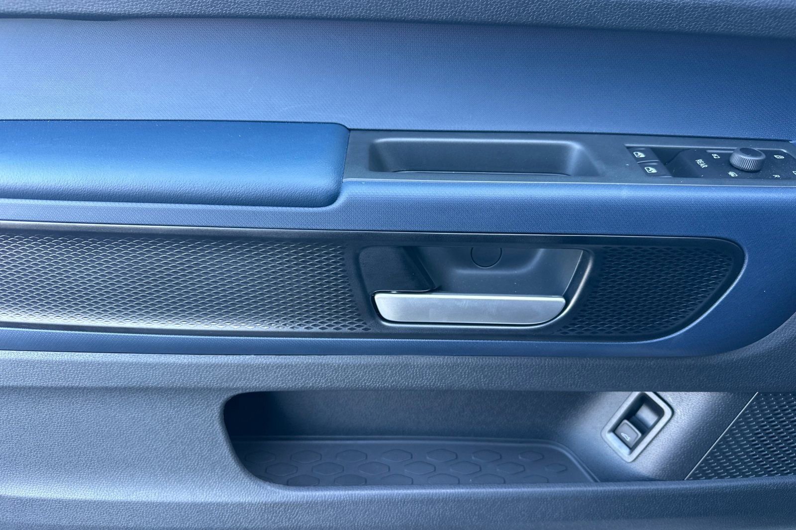 New 2025 Volkswagen ID. Buzz Pro S image 10