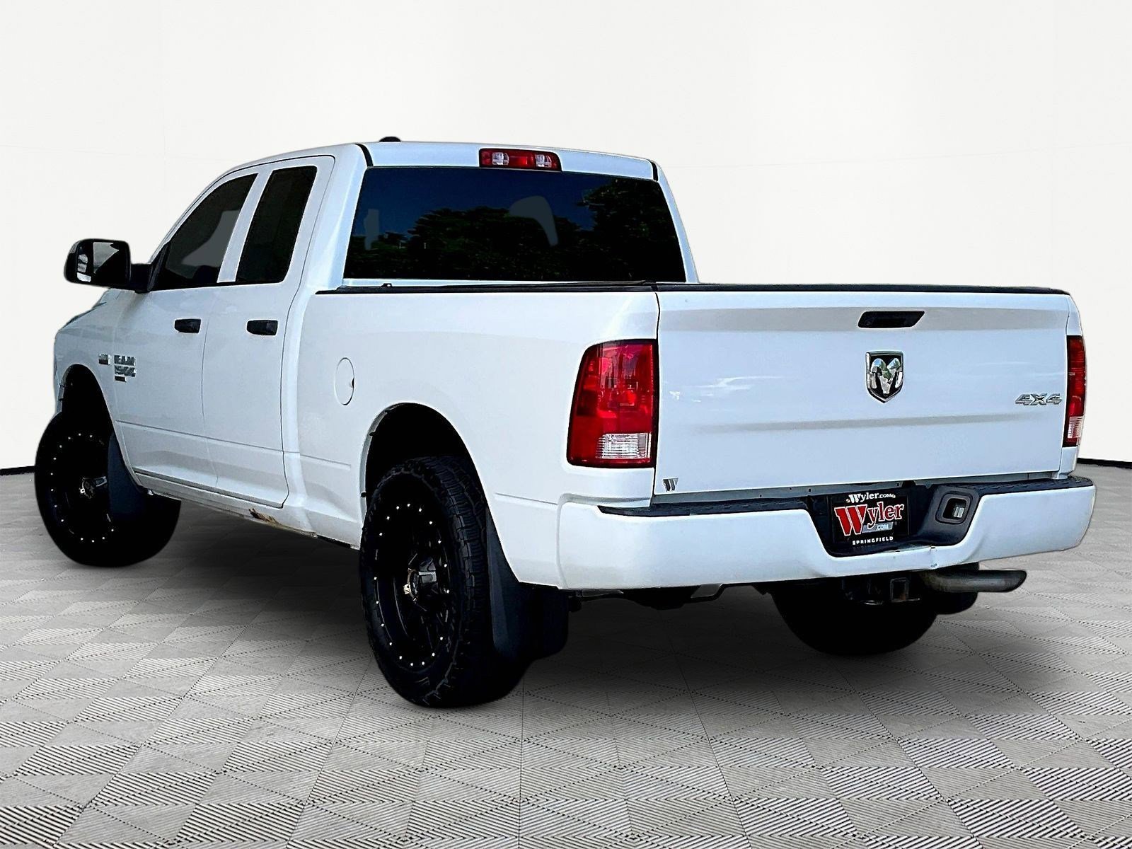 Used 2019 RAM 1500 Express AWD/4WD image 4
