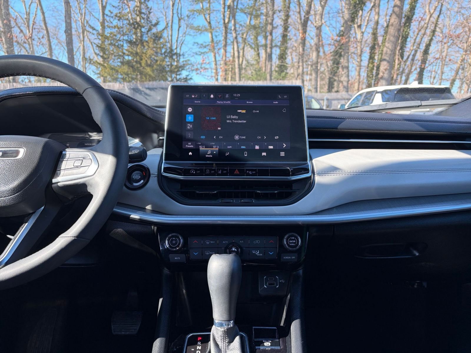 Used 2025 Jeep Compass Limited image 17