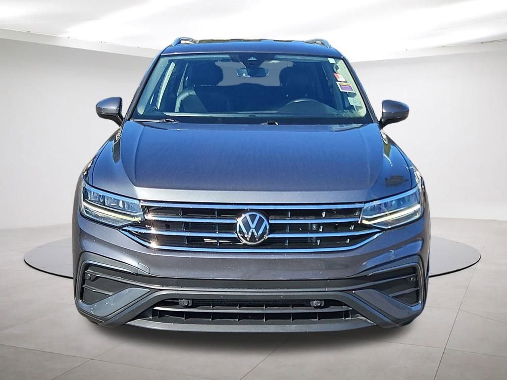 Used 2022 Volkswagen Tiguan SE image 2