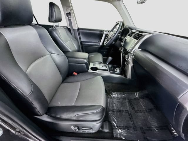 Certified 2021 Toyota 4Runner SR5 Premium w/ Moonroof Package AWD/4WD image 32
