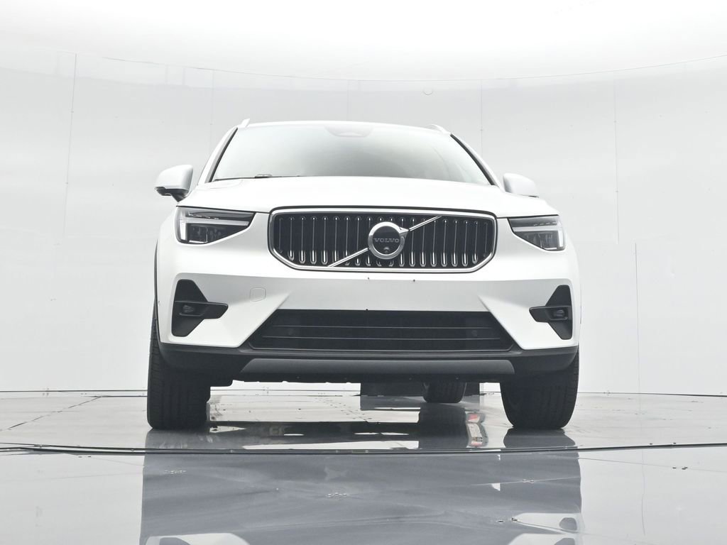 Used 2025 Volvo XC40 B5 Plus image 51