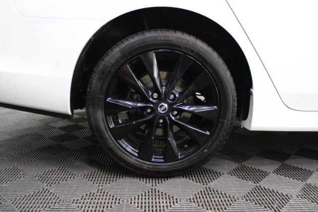 Used 2017 Nissan Sentra SR w/ SR Midnight Edition image 5