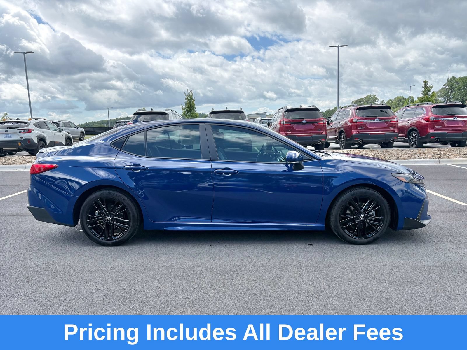 Used 2025 Toyota Camry SE FWD image 9