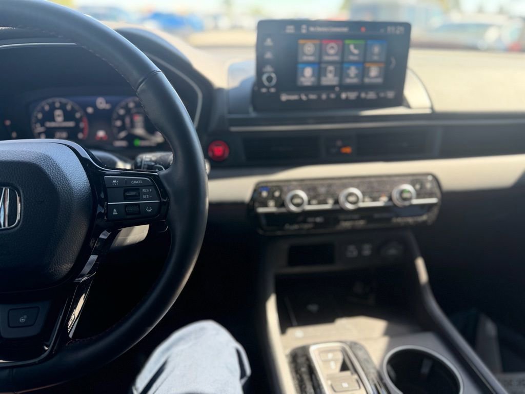 Used 2025 Honda Pilot Black Edition image 7