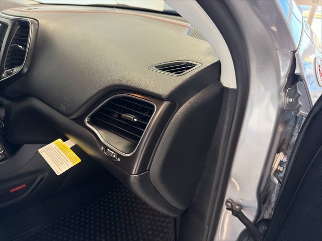 Used 2022 Jeep Cherokee Trailhawk w/ Comfort/Convenience Group image 34