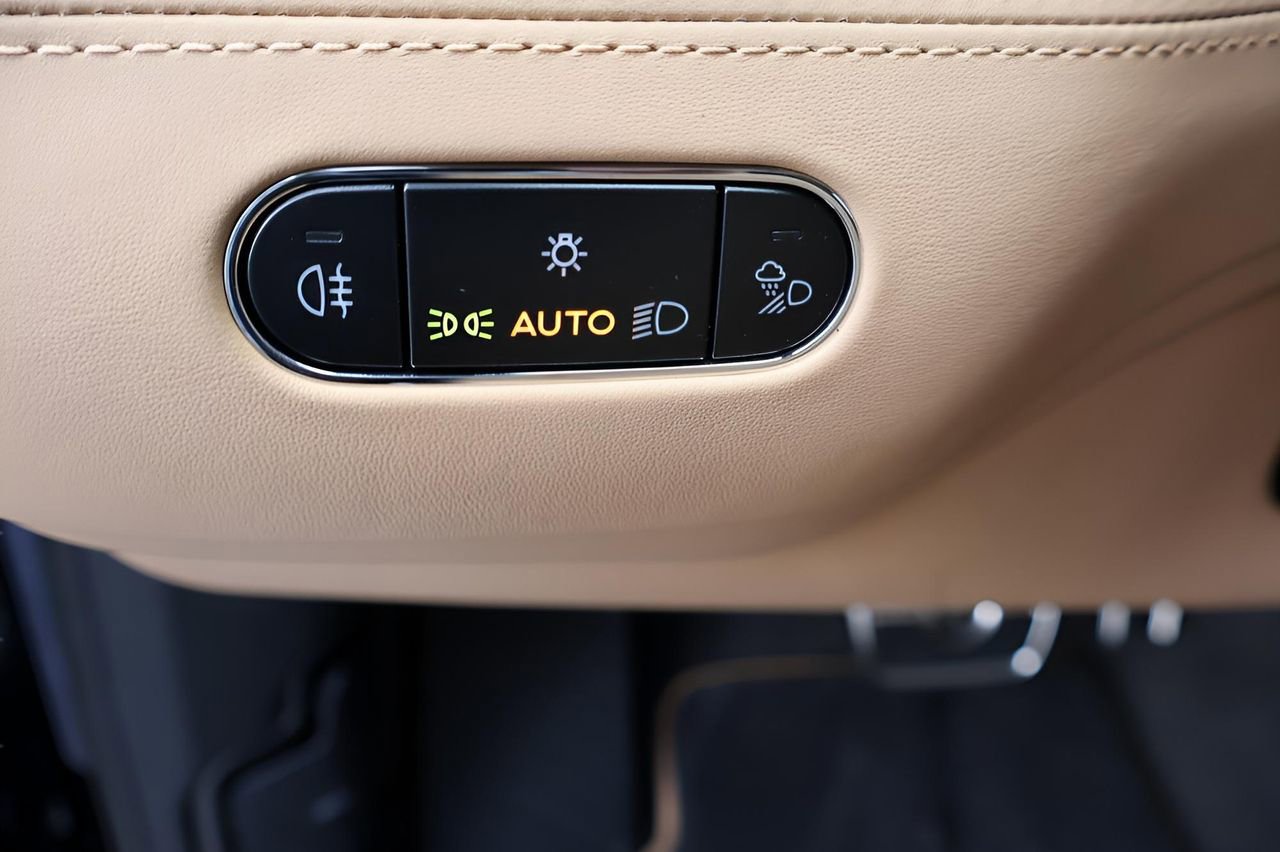 New 2025 Bentley Bentayga image 25