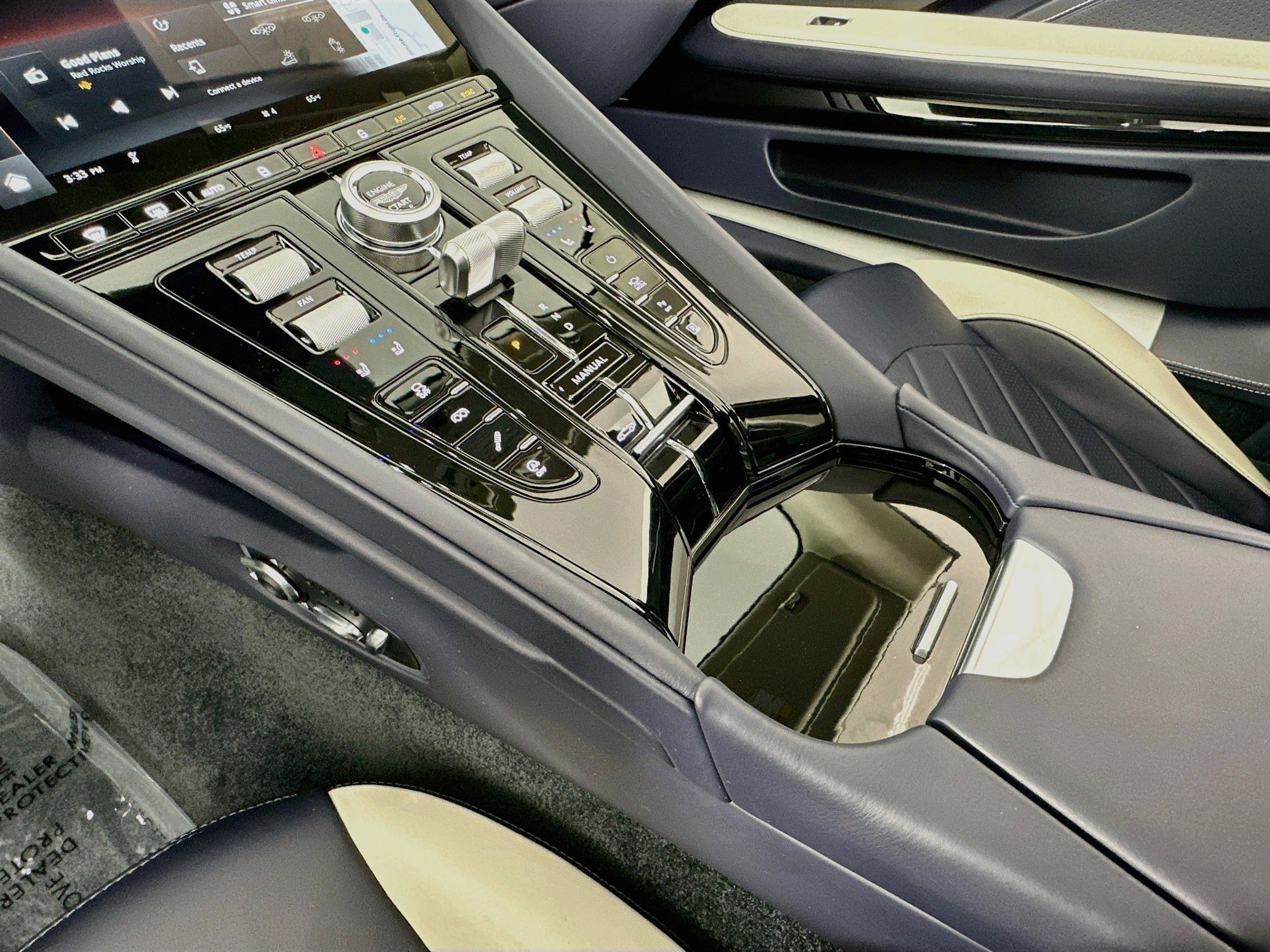 Used 2026 Aston Martin DB12 Convertible RWD image 18