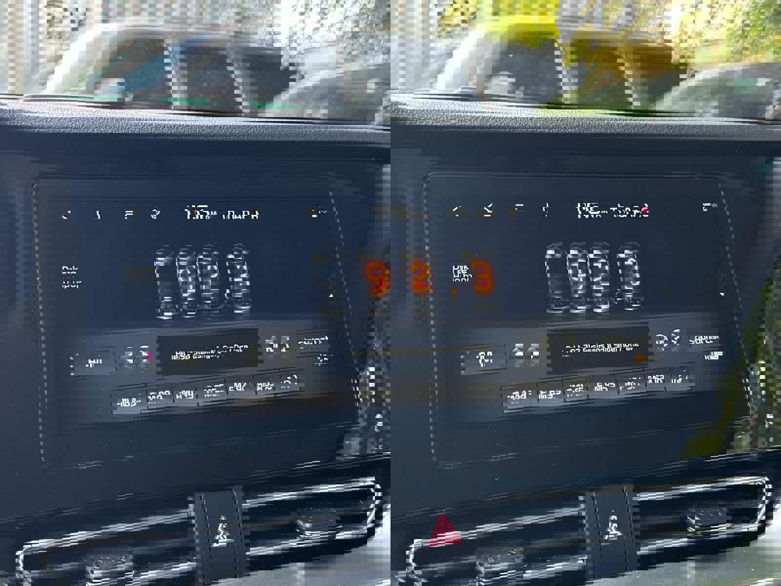 Used 2022 Kia Niro EX image 18