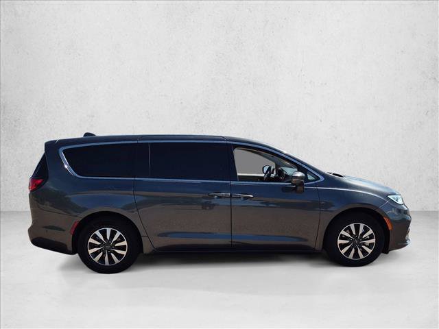 Used 2022 Chrysler Pacifica Touring-L w/ Uconnect Theater Family Group FWD video 4