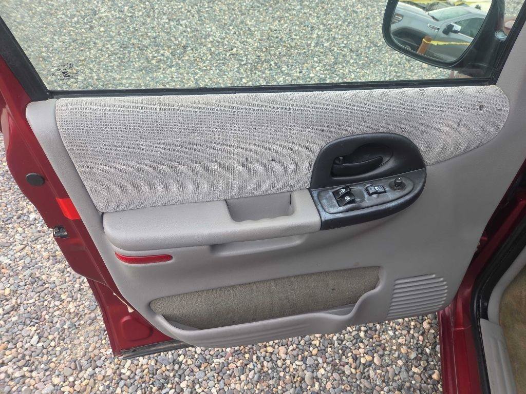 Used 2001 Chevrolet Venture LS FWD image 9