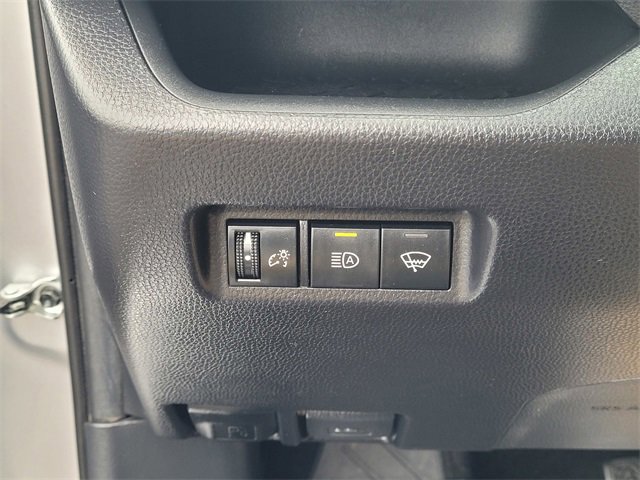Used 2019 Toyota RAV4 LE image 23