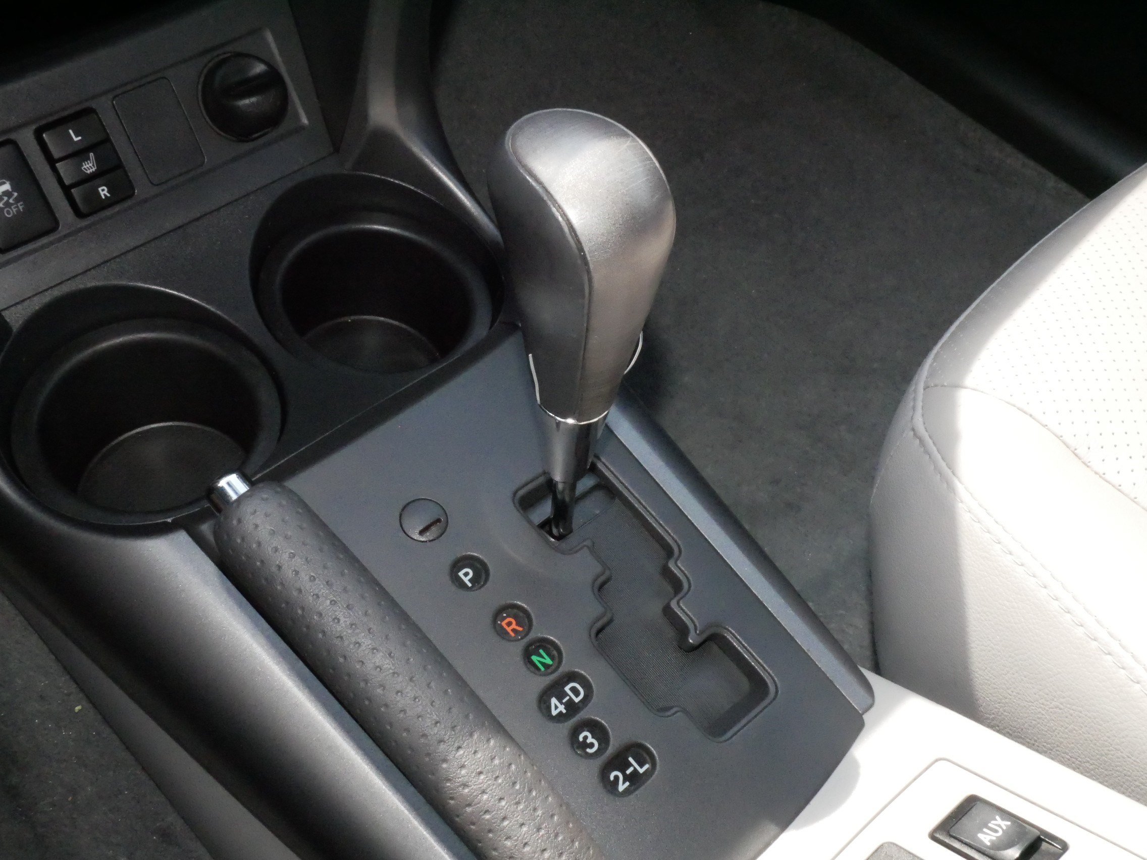 Used 2011 Toyota RAV4 Limited w/ Limited Extra Value Pkg AWD/4WD image 24