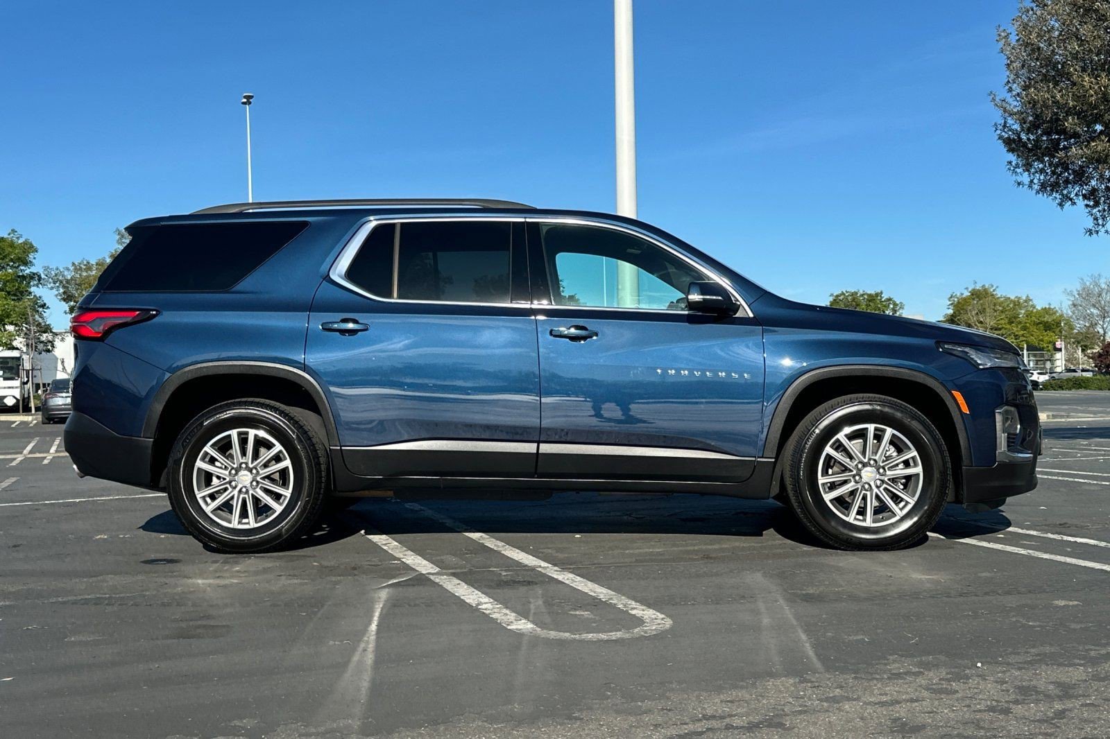 Certified 2023 Chevrolet Traverse LT image 3