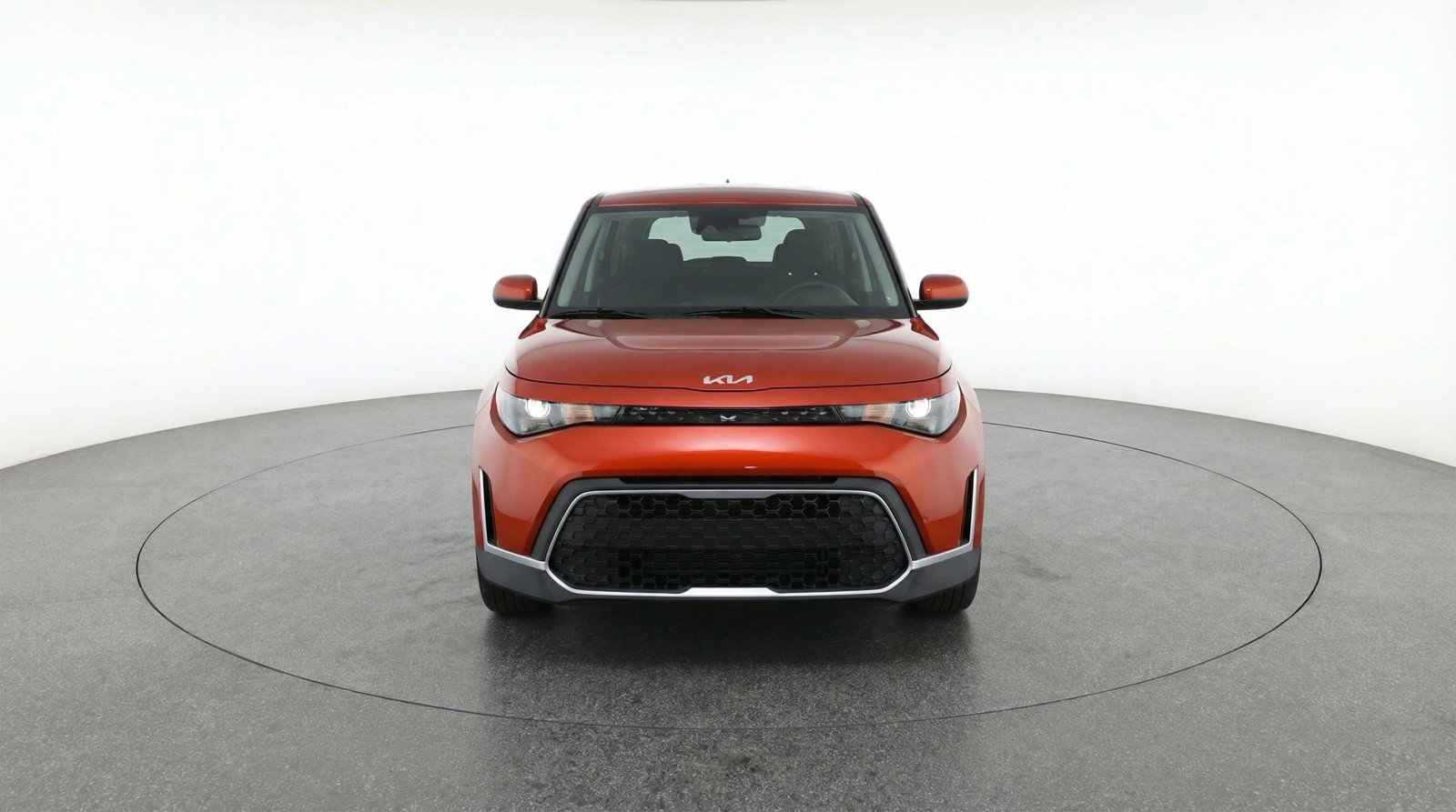 Used 2025 Kia Soul LX w/ LX Technology Package FWD image 2