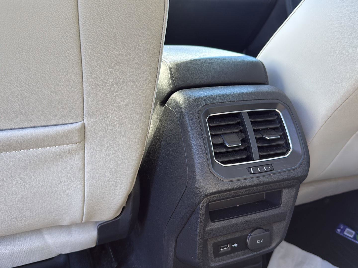 Used 2018 Volkswagen Tiguan SE image 22