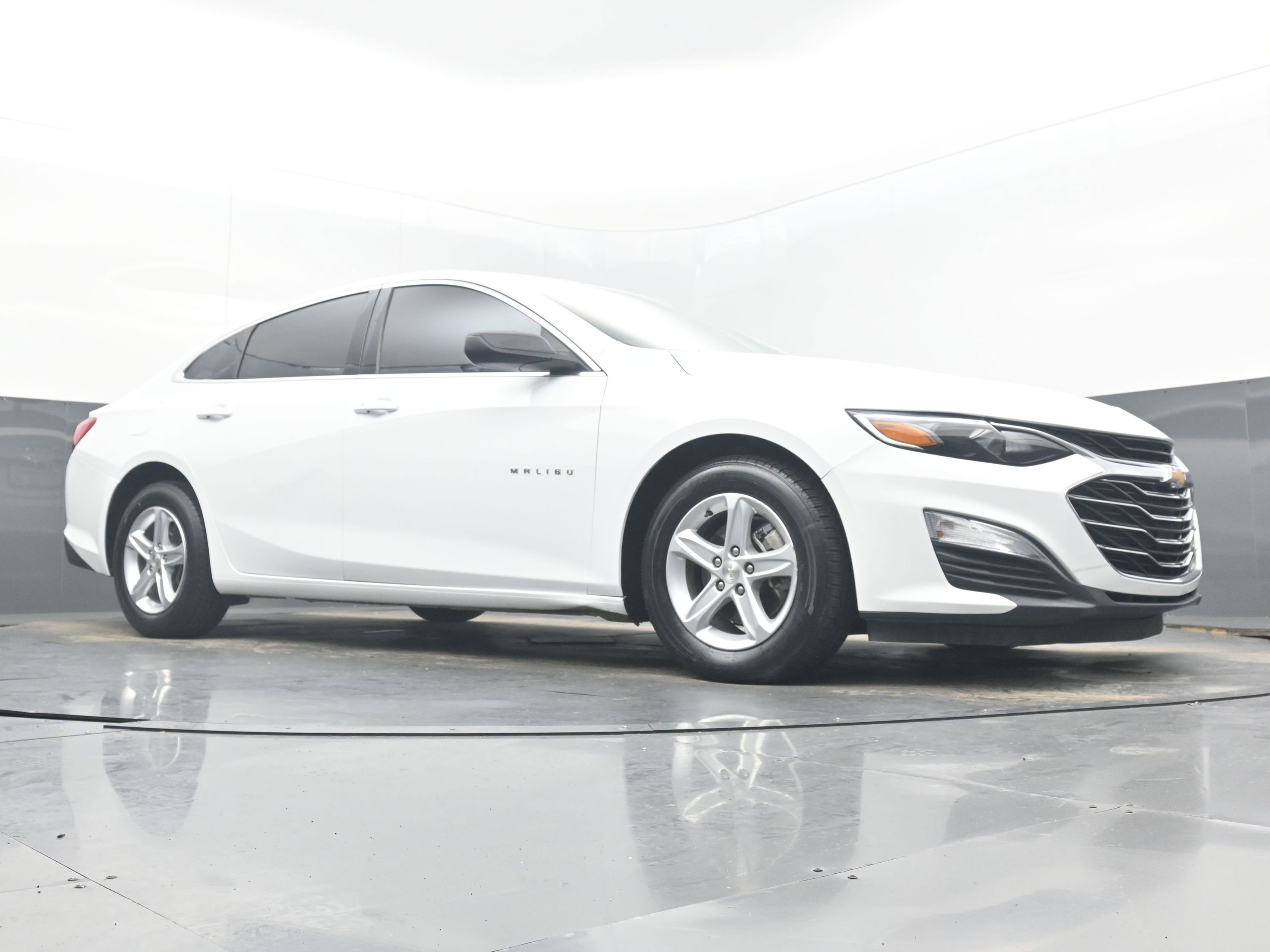 Used 2021 Chevrolet Malibu LS image 23