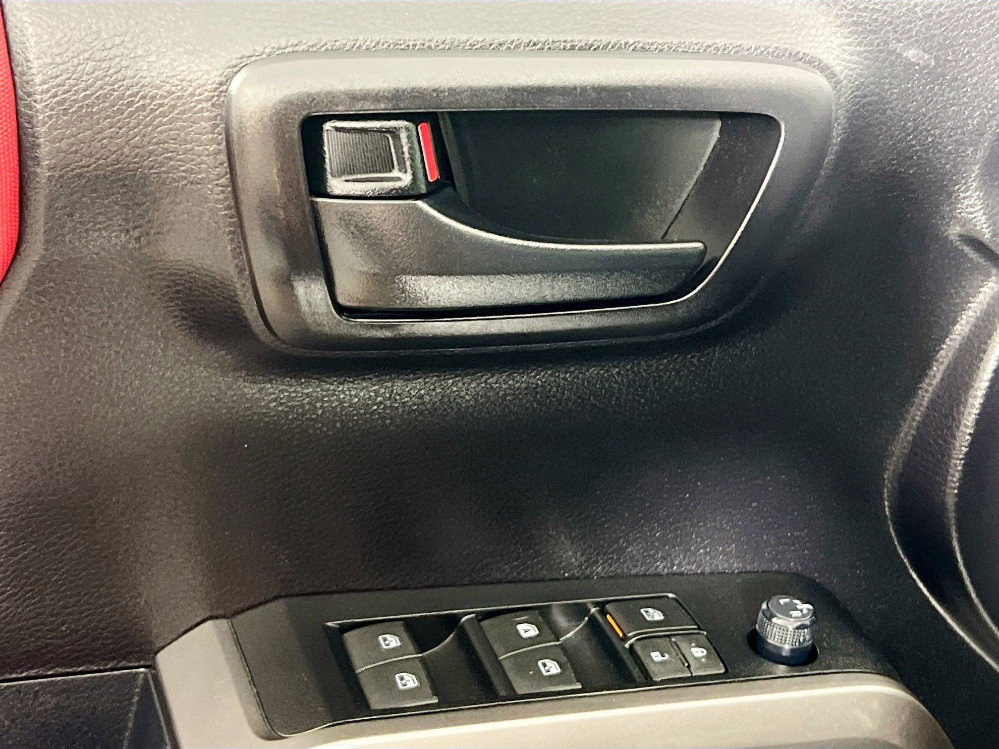 Used 2021 Toyota Tacoma SR5 AWD/4WD image 16