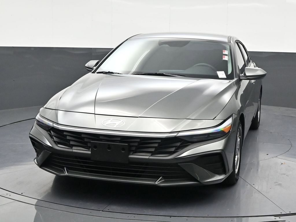 Used 2025 Hyundai Elantra SE image 9