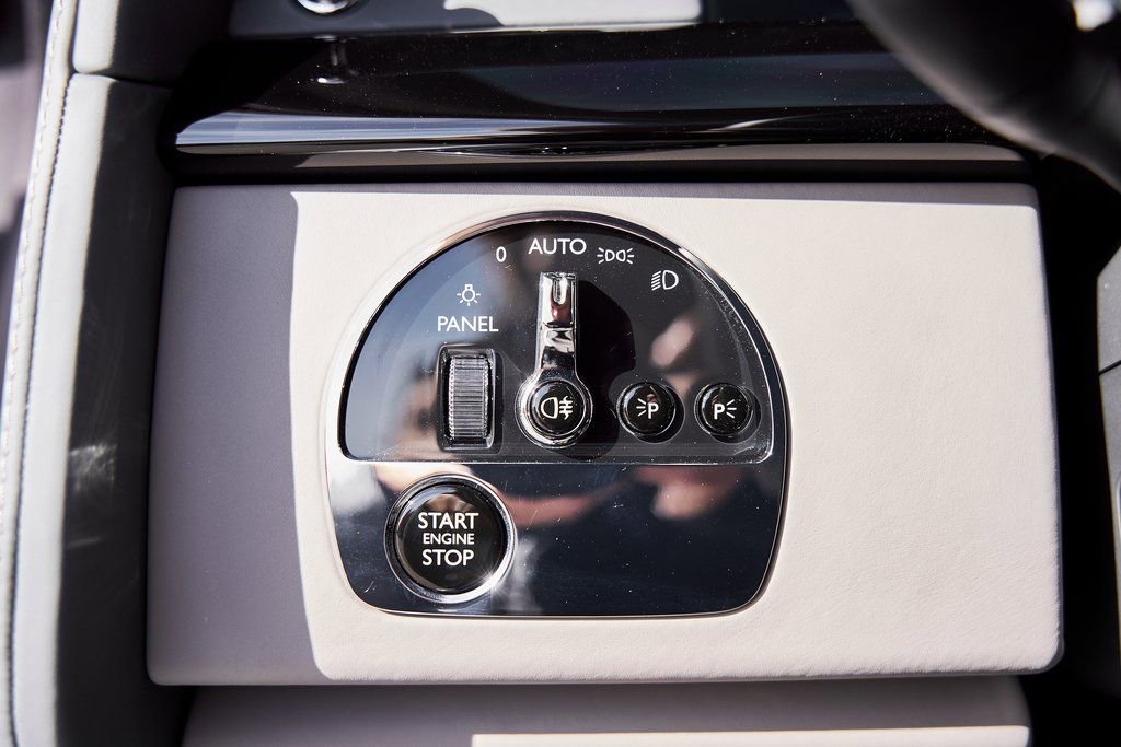 Used 2025 Rolls-Royce Phantom Sedan RWD image 65