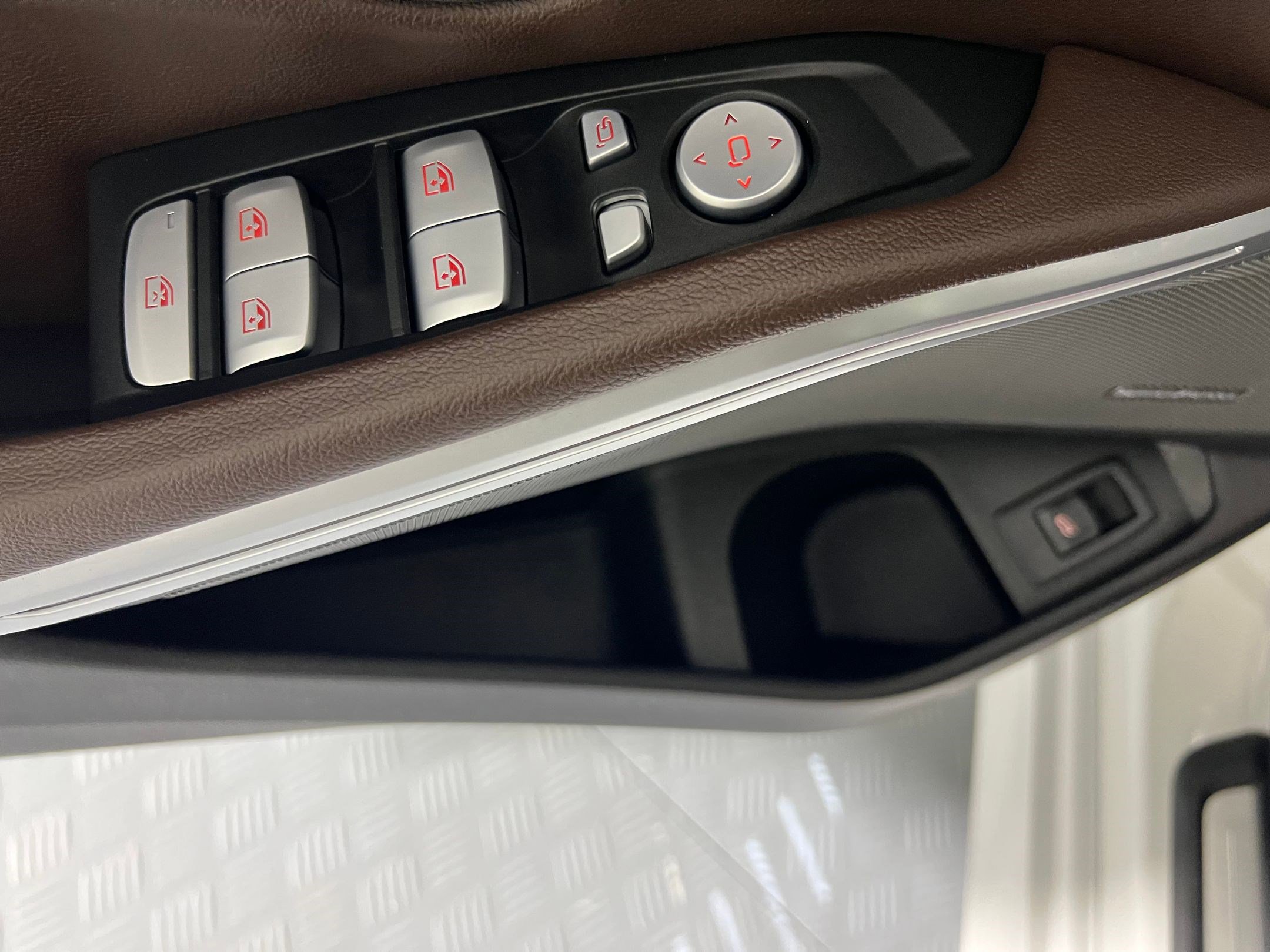 New 2025 BMW 330i xDrive Sedan w/ Premium Package AWD/4WD image 23
