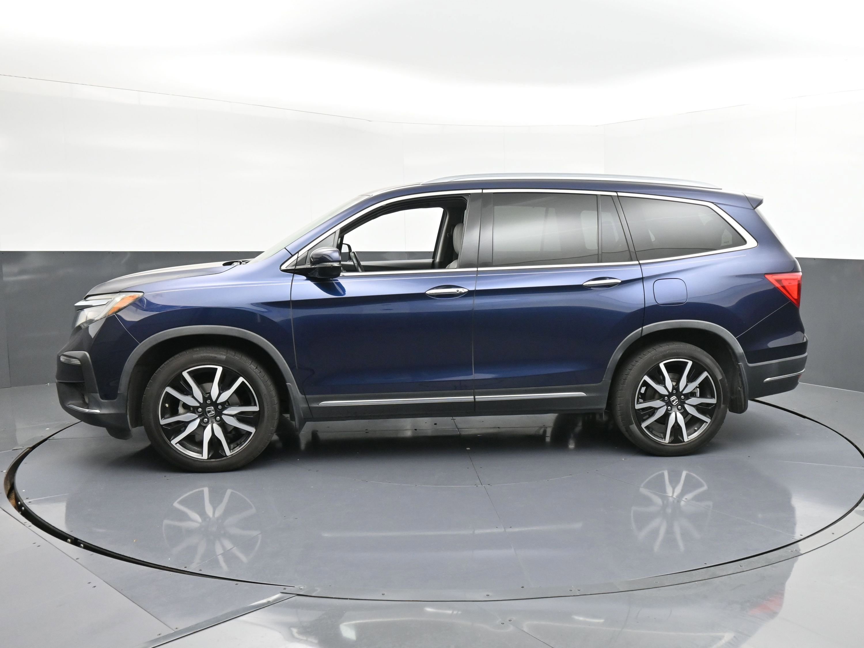Used 2019 Honda Pilot Touring image 5
