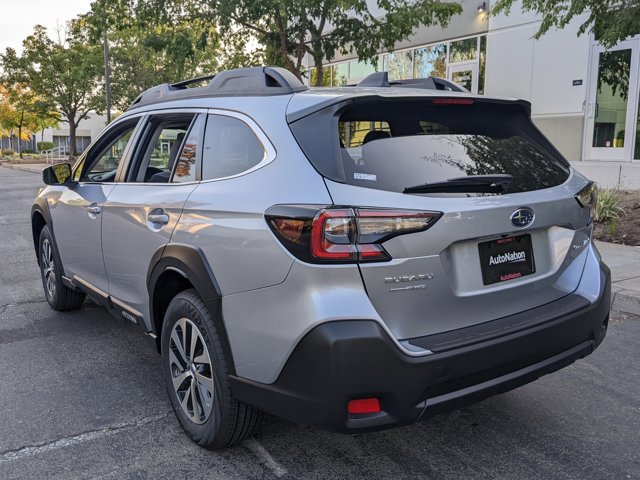 Certified 2025 Subaru Outback Premium image 9