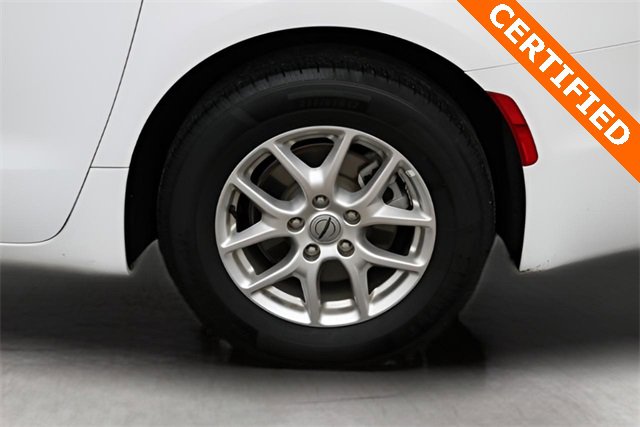 Used 2025 Chrysler Pacifica Select image 9