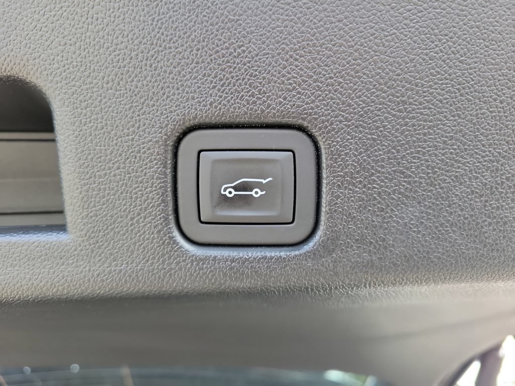 Used 2026 GMC Acadia Denali w/ Super Cruise Package FWD image 9