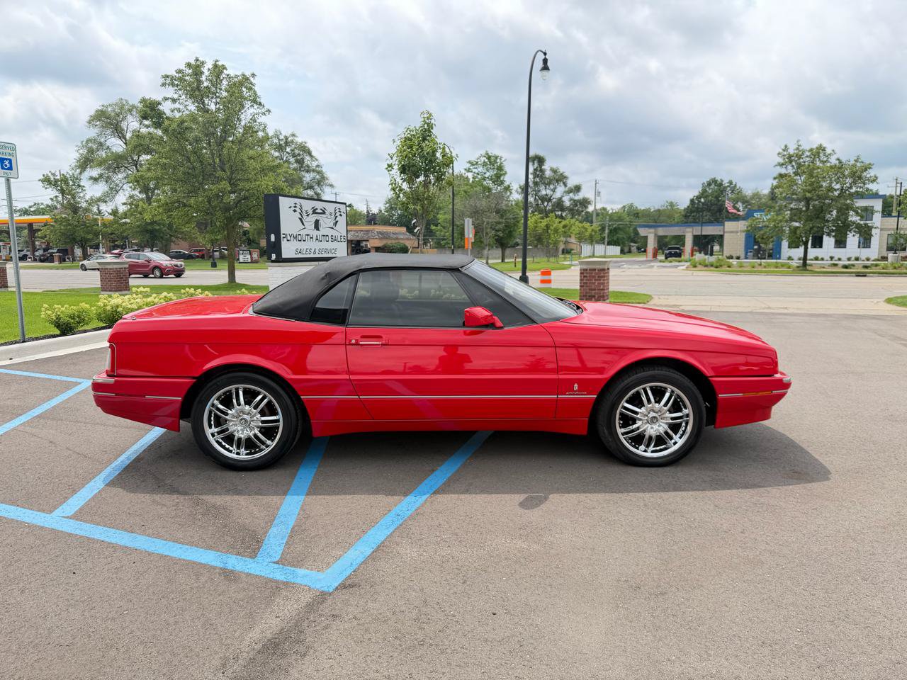 Used 1992 Cadillac Allante FWD image 4