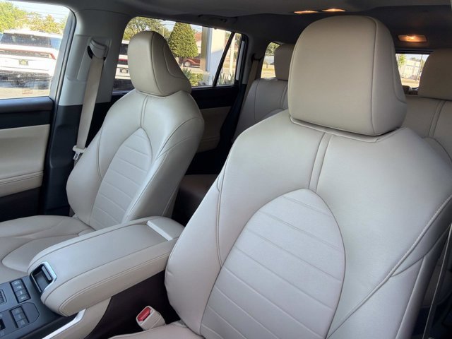 Used 2020 Toyota Highlander XLE AWD/4WD image 12