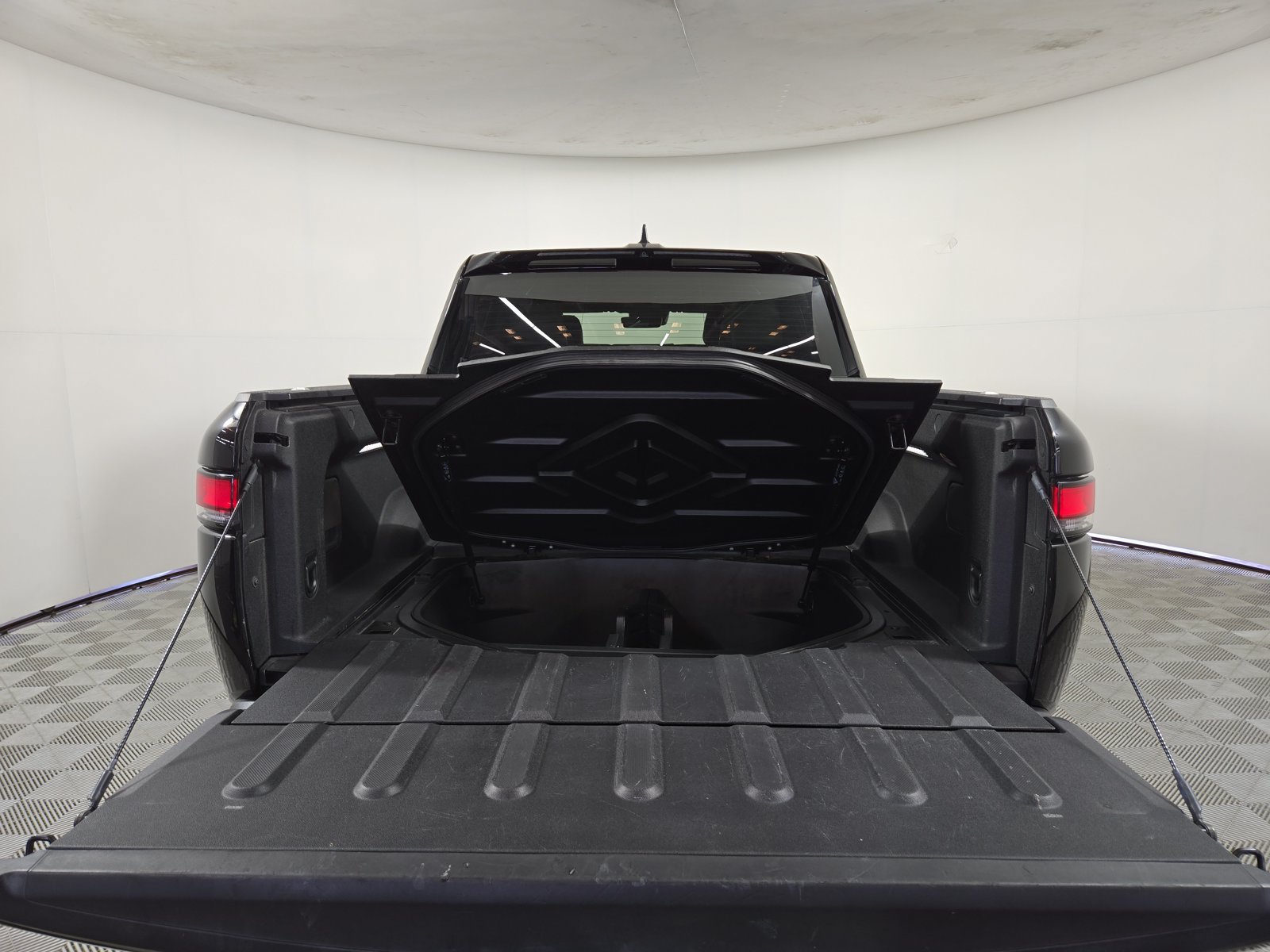 Used 2024 Rivian R1T Adventure Dual AWD/4WD image 15