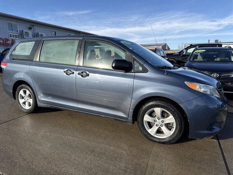 Used 2014 Toyota Sienna L image 10