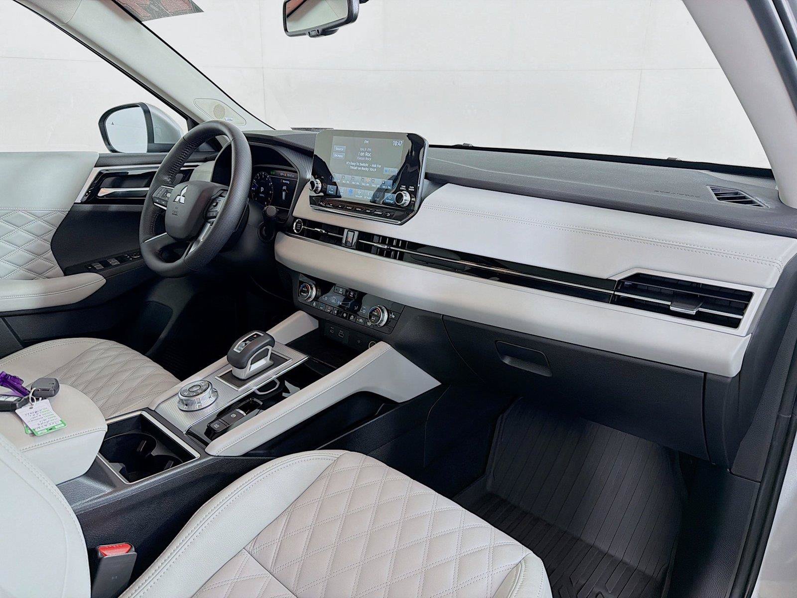 Used 2024 Mitsubishi Outlander SEL AWD/4WD image 31
