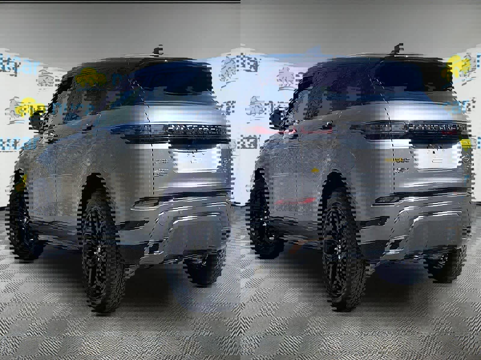 Used 2023 Land Rover Range Rover Evoque R-Dynamic S image 4